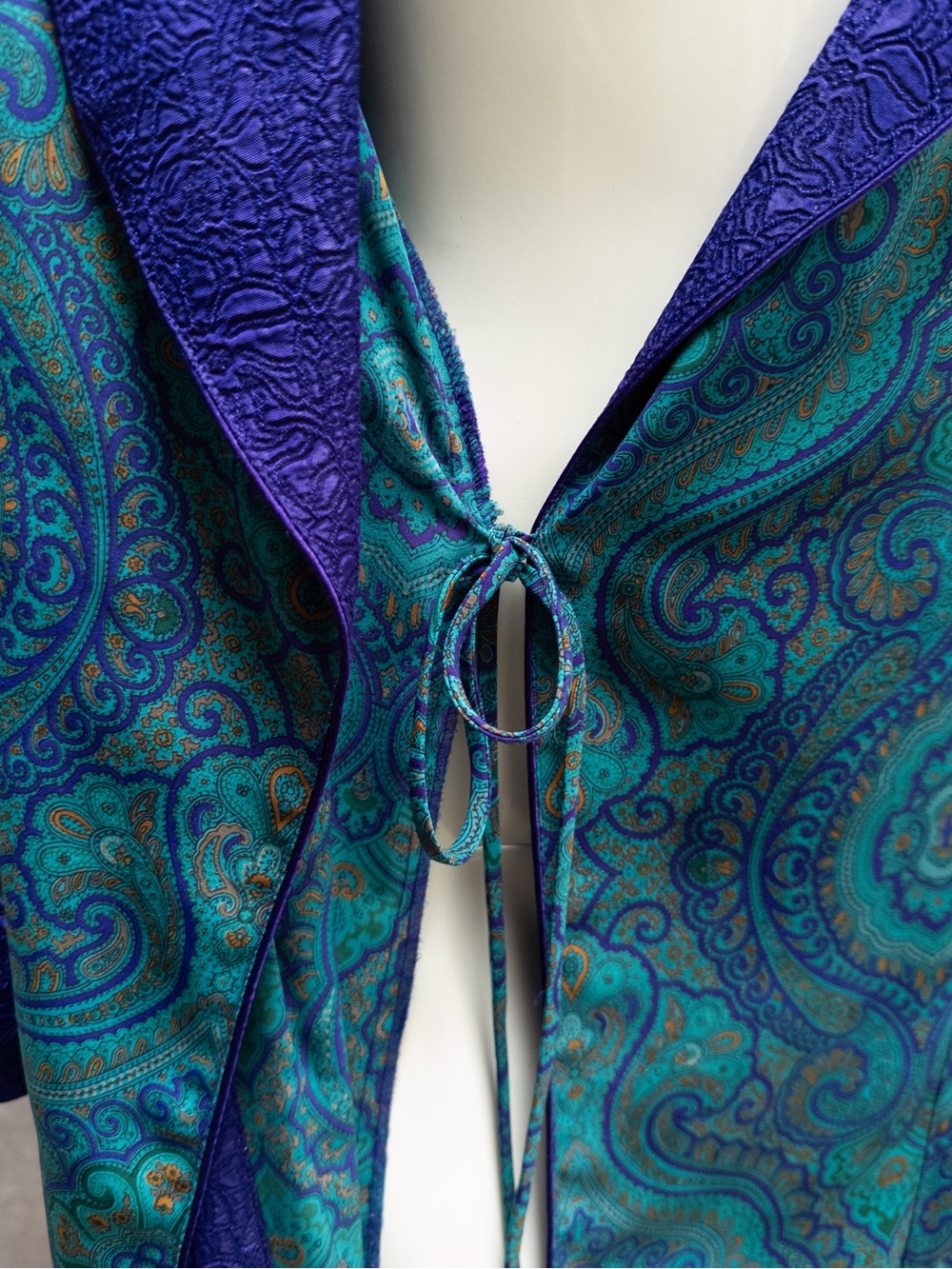 Vtg Victoria's Secret Gold Label Teal, Purple Paisley Satin Robe P/S‎ - Picture 6 of 10